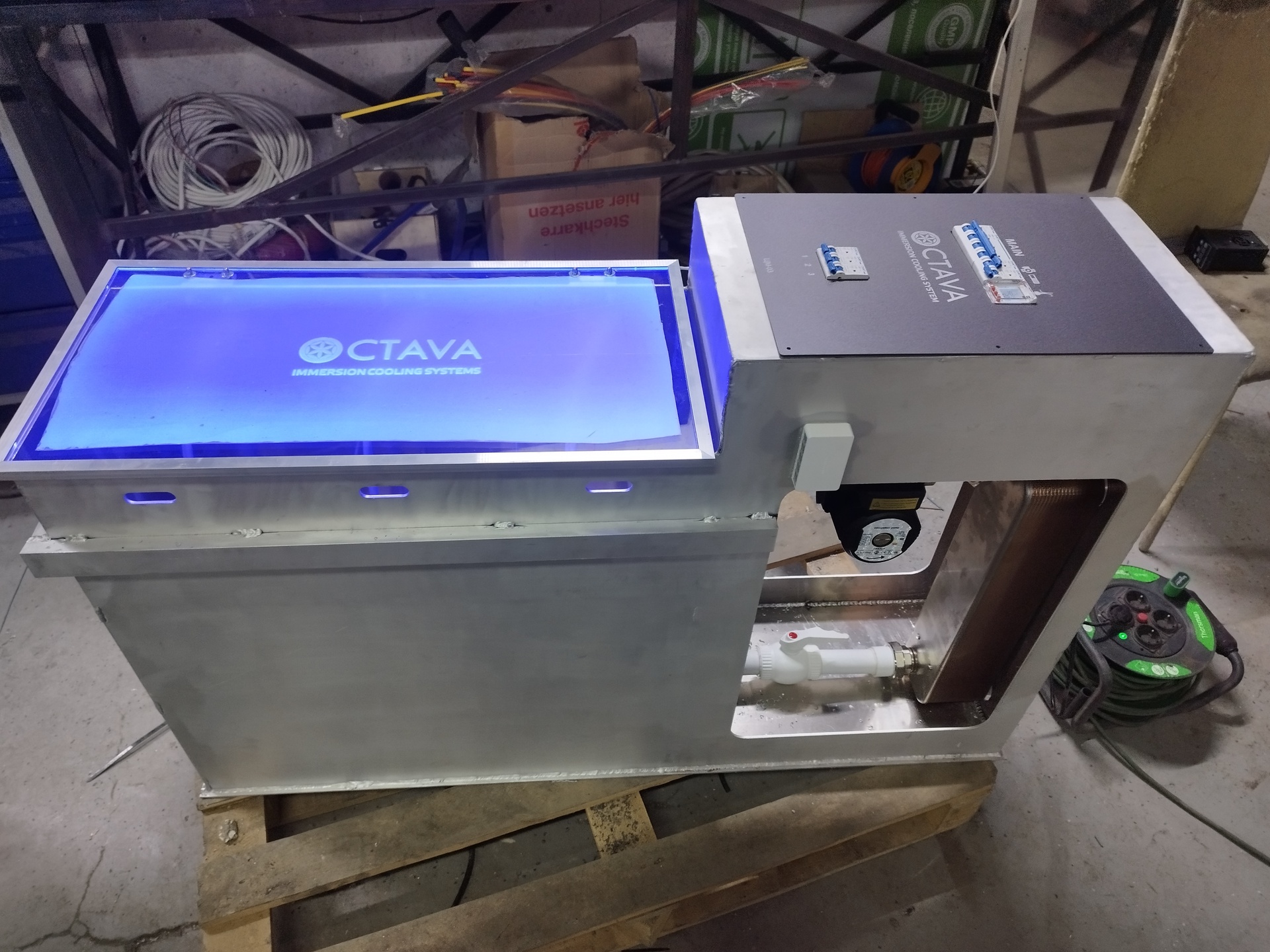 OCTAVA C3 Система иммерсионного охлаждения (Непрозрачный композит, 2 Теплообменника по 15кВт, Контроллер)
