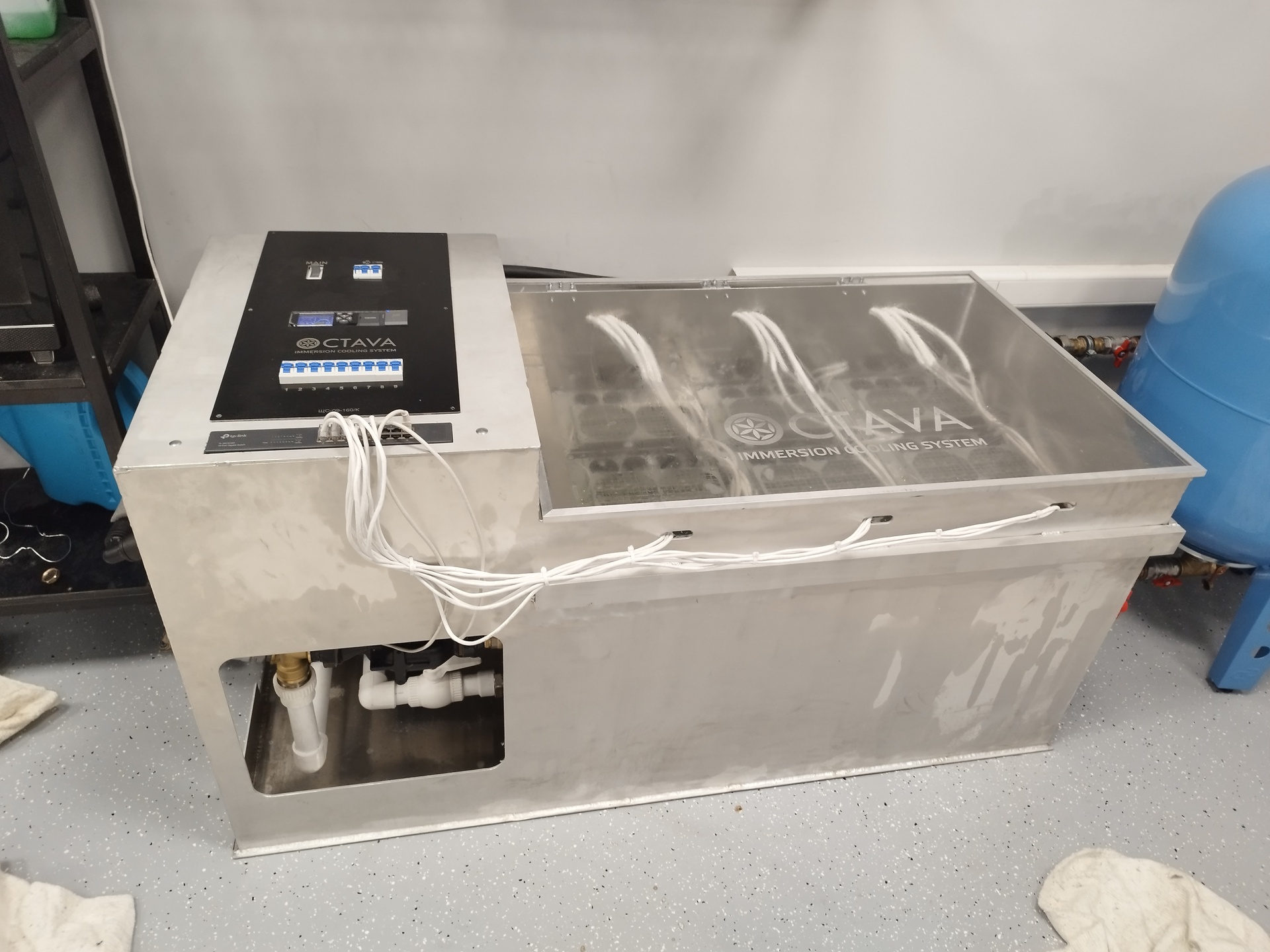 OCTAVA C9 Система иммерсионного охлаждения (Octava Coolant - 400л, Прозрачная с подсветкой С9, 1 Теплообменник до 75кВт, Термореле)